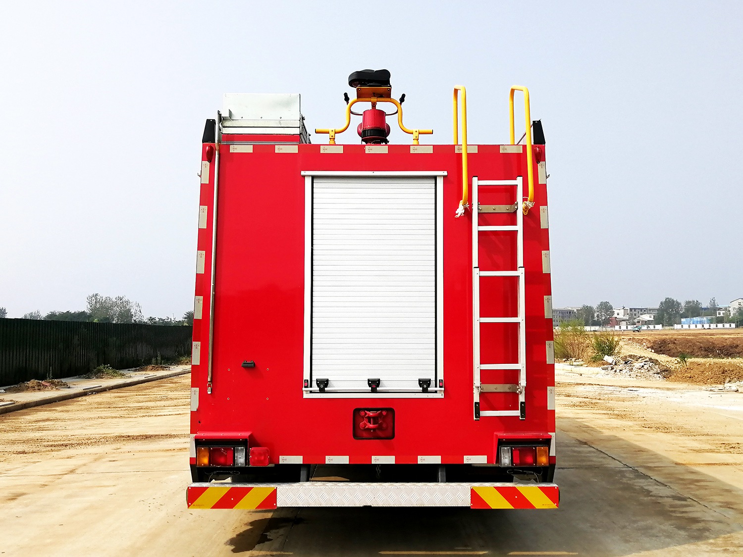 慶鈴重卡6立方泡沫消防車(chē)