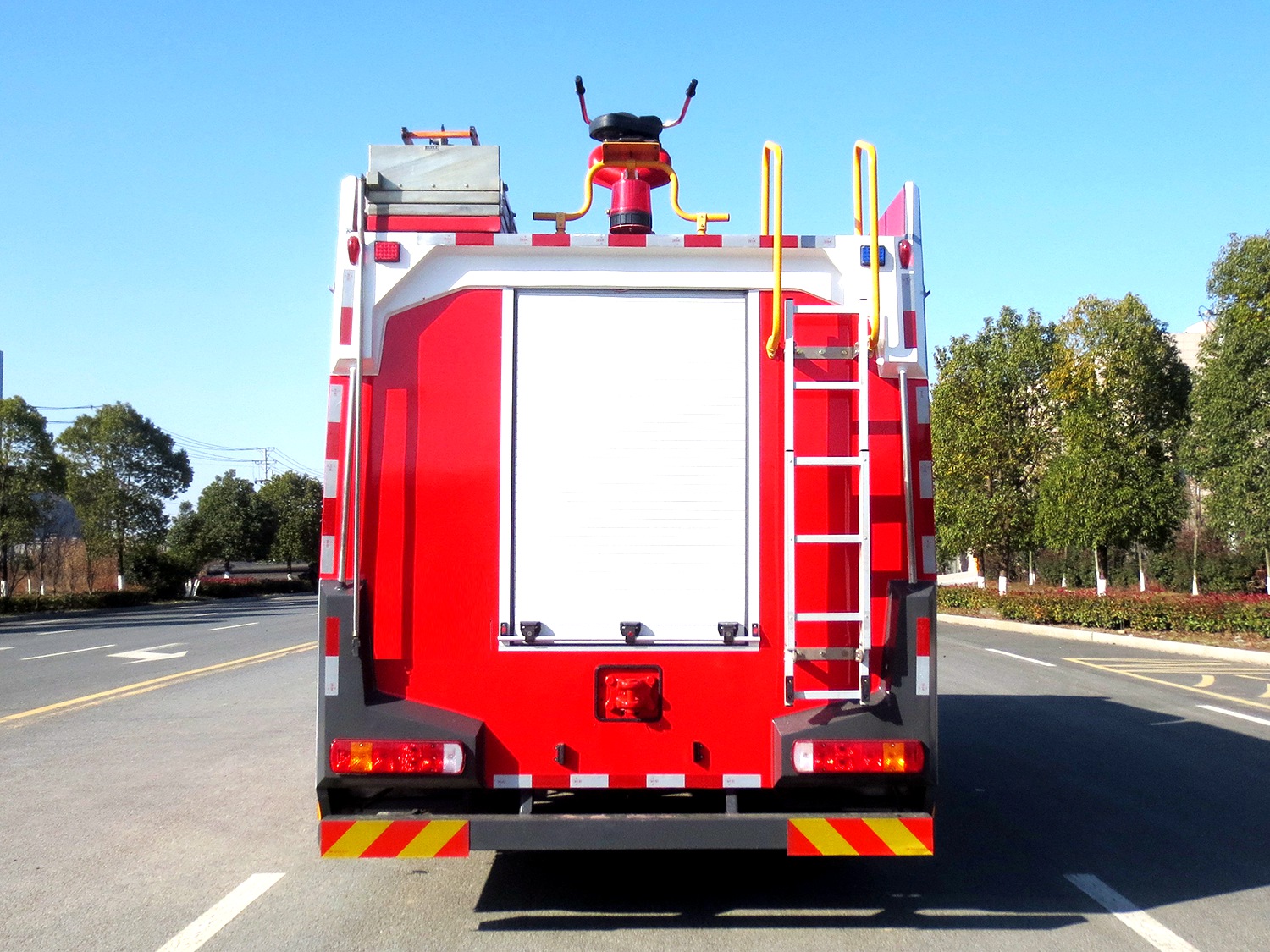 重汽T5G8立方泡沫消防車