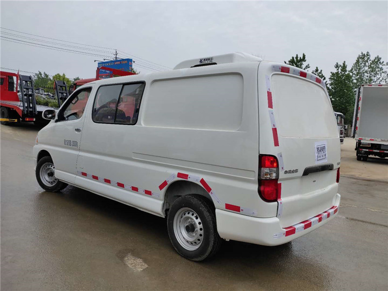 金杯雙排新快運面包冷藏車