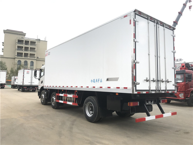 東風(fēng)天錦小三軸7.7米冷藏車