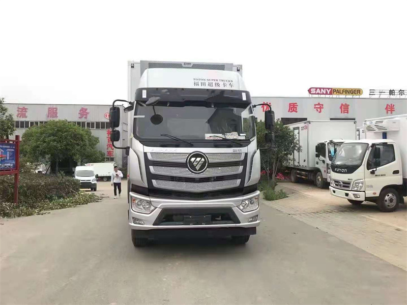 福田歐航7.6米高頂雙臥冷藏車