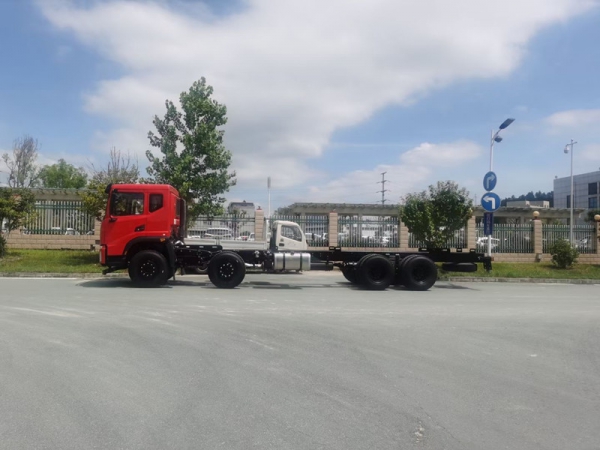 東風(fēng)T17前四后八 隨車吊