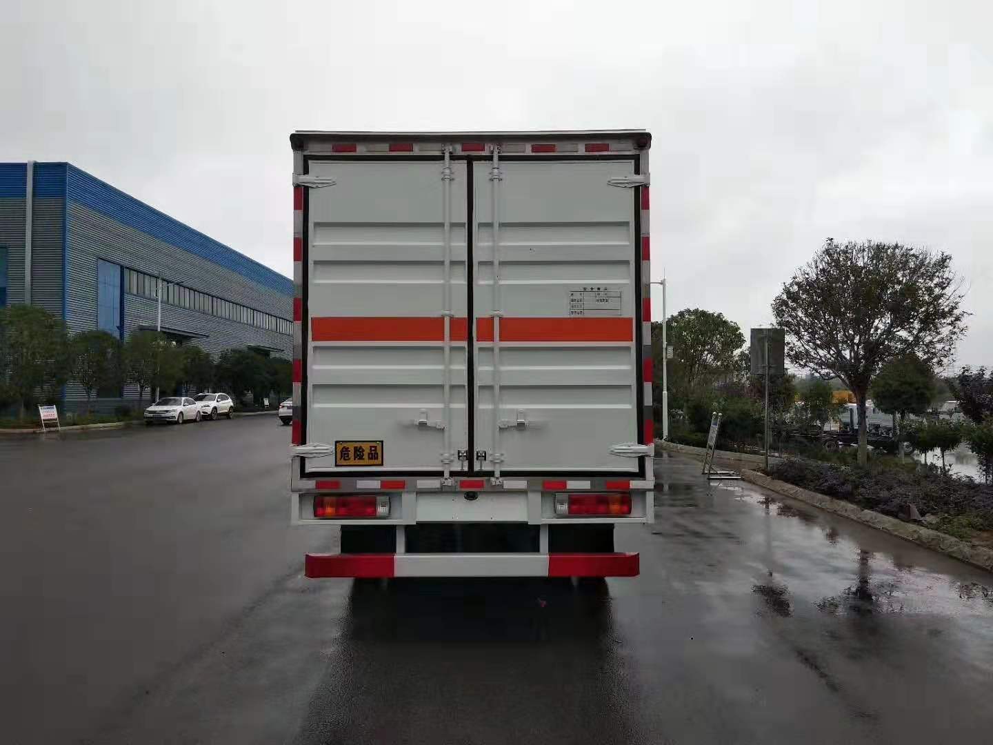 解放5.1米(額載7噸)氣瓶廂式運輸車