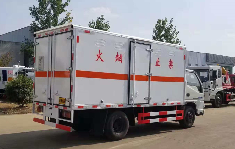 江鈴4.2米(藍(lán)牌)氣瓶廂運輸車