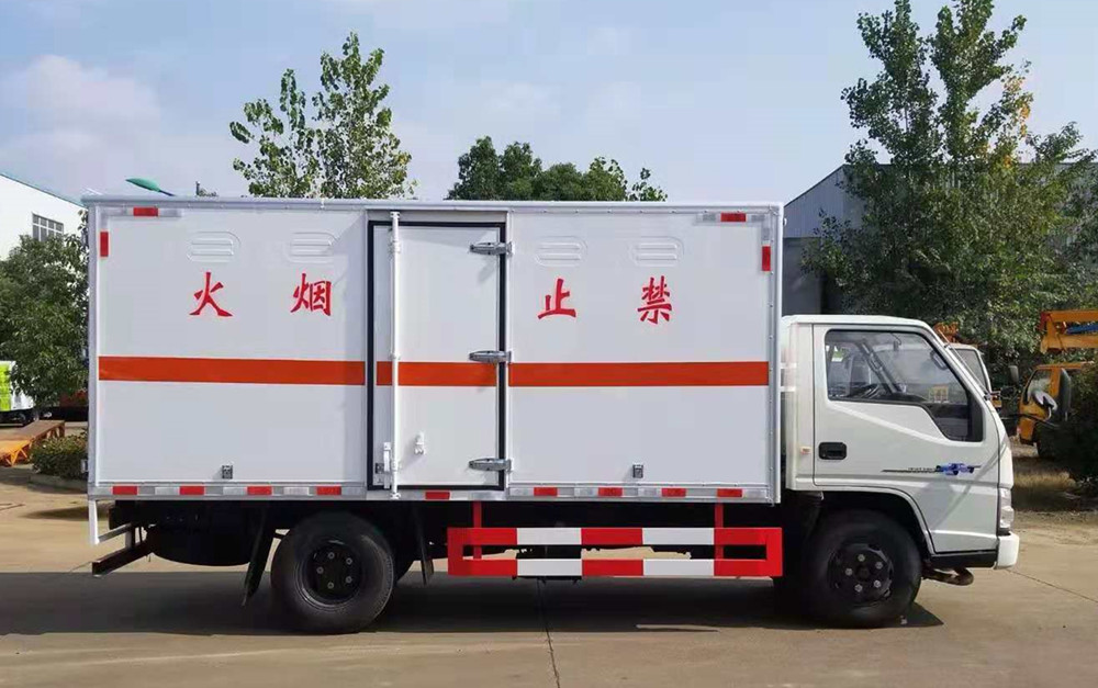 江鈴4.2米(藍(lán)牌)氣瓶廂運輸車