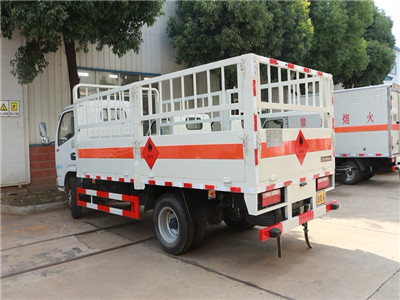 東風(fēng)多利卡4米1(額載4噸)氣瓶車(chē)