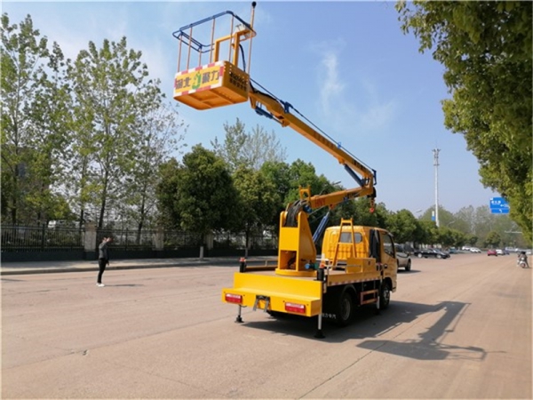 東風13.5米高空作業(yè)車