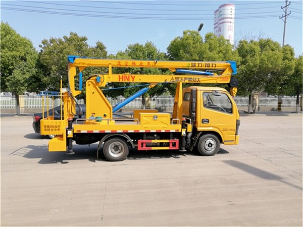 東風13.5米高空作業(yè)車